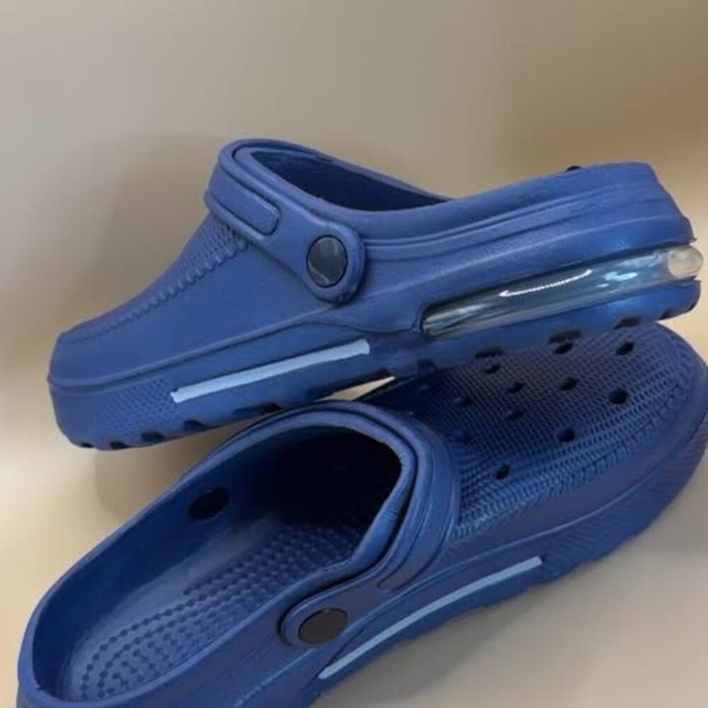 Blue Clogs EU 40 is **US men's 7**, or **US women's 9**.